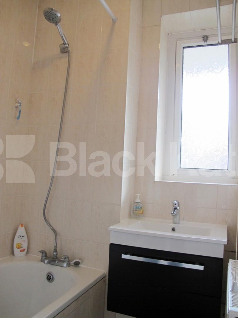 			NEW INSTRUCTION, 3 Bedroom, 1 bath, 1 reception Apartment			 Sandon House, Tilson Gardens, Brixton/Streatham Hill/Clapham Park